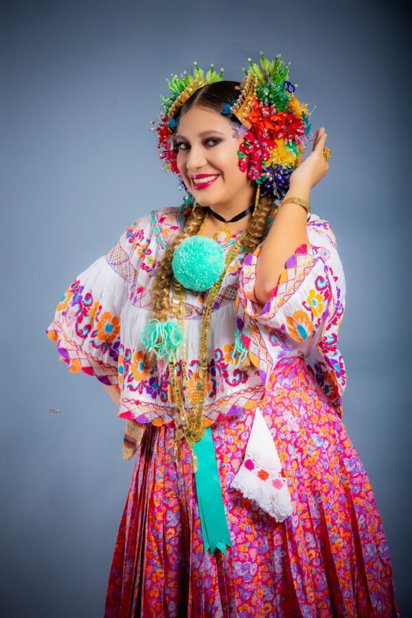 Alquiler de Pollera montuna Marcada para Adulta – Rosado, Naranja y Morado