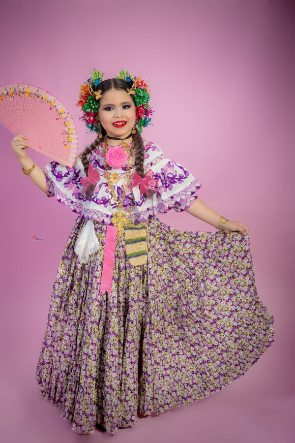 Alquiler de Pollera   montuna de zurcida  para niña de 5 a 7 años