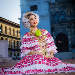 Alquiler de Pollera Marcada Rojo Vino con rosa vieja