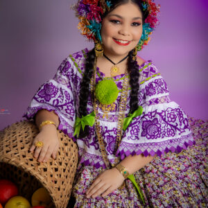 Alquiler de Pollera   montuna marcada morada para niña de 11 a 12