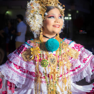 Alquiler de Pollera  de zurcida rojo vino para niña de 11 a 12