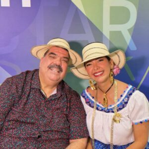 Gran variedad de camisola azul con faldon