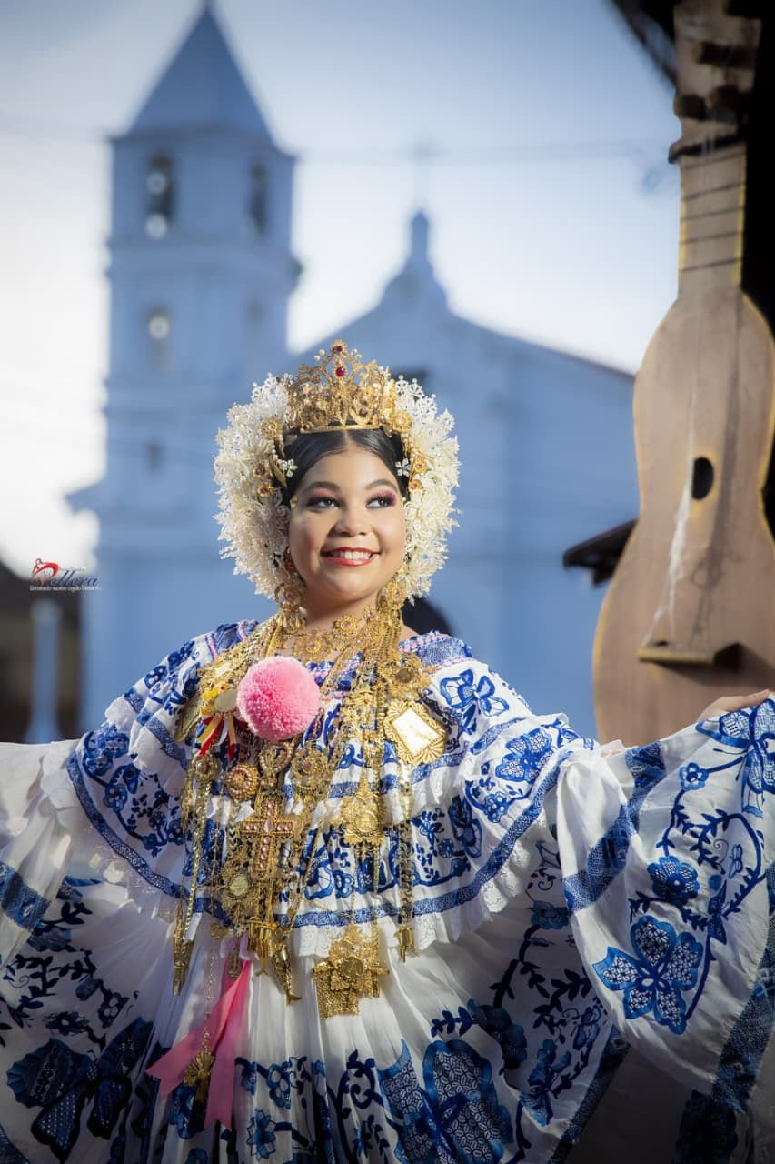 Alquiler de pollera zurcida azul